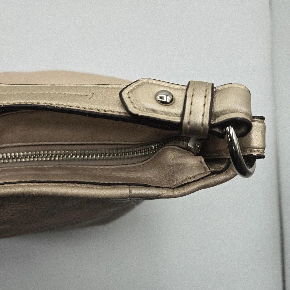 Coach Hobo Bag Womens‎ Large Beige Leather Zip Closure Purple Satin Lined